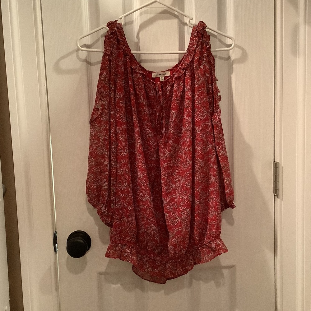 Cold shoulder top 3/4 sleeve never worn